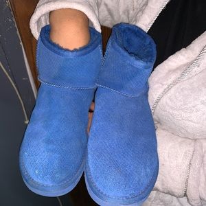 Short blue uggs